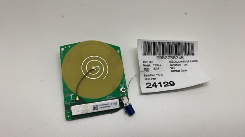 192000100B 2024 2025 Tesla Cybertruck Cyberbeast Antenna GPS GNSS Rain Sensor Module Unit