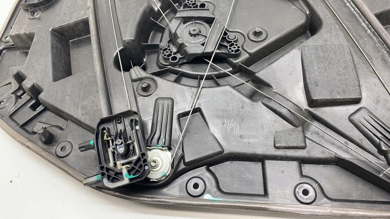 ⭕ 2021-2023 Polestar 2 PS2 Front Right Door Window Regulator & Carrier