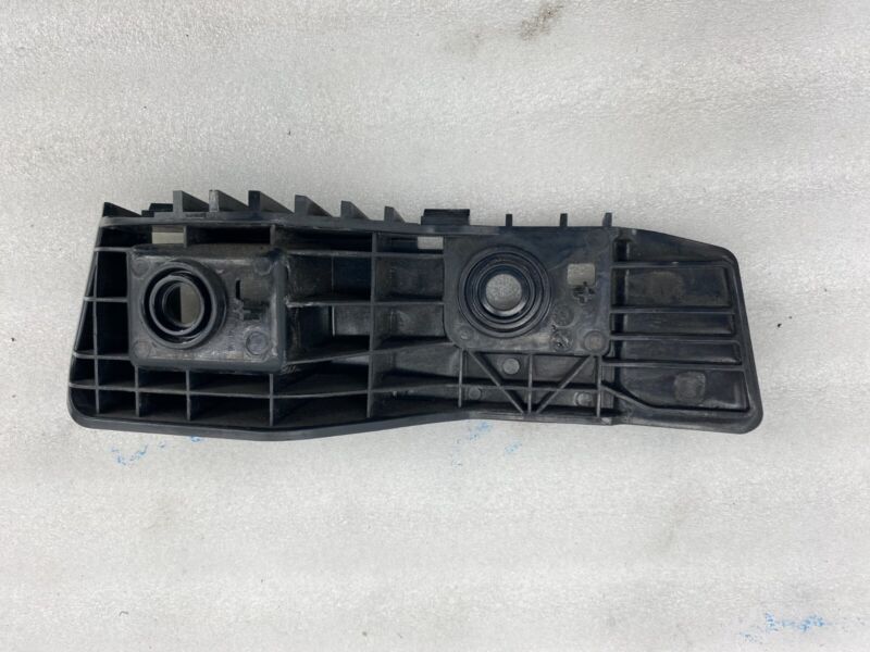108399200D 2017-2023 Tesla Model 3 M3 Rear Left Bumper Taillamp Taillight Mount Bracket LH
