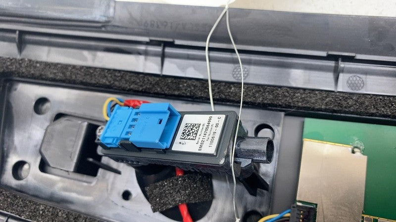 151625800E ⭕ 20-23 Tesla Model Y Passenger Exterior B-Pillar Applique Trim w/ Camera Right