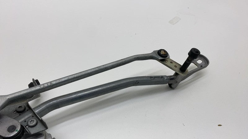 9851351 02 2017-2023 BMW 530e G30 Front Windshield Wiper Transmission Linkage & Motor OEM