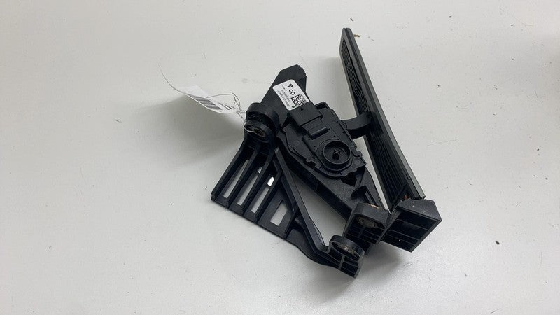 ⭕ 2024-2025 Tesla Cybertruck Front Gas Accelerator Pedal w/ Bracket 12