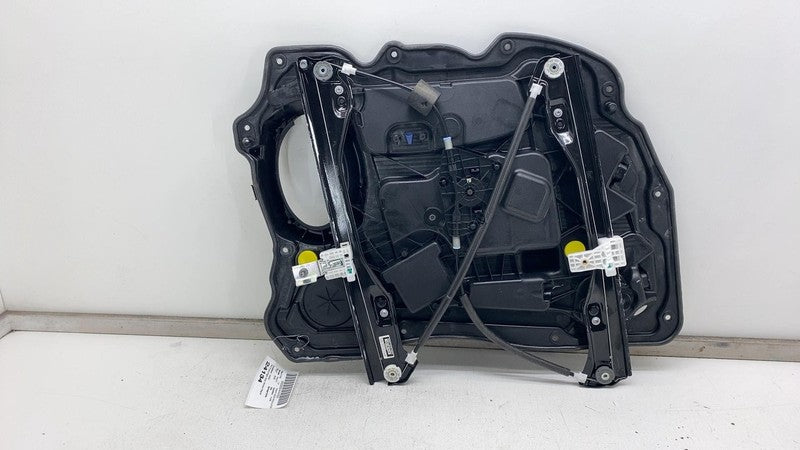 ⭕ 17-24 Chrysler Pacifica Front Passenger Door Window Regulator w/ Carrier Right