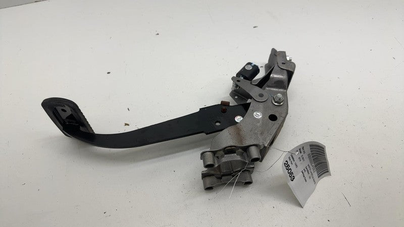 ⭕ 2018 Subaru XV Crosstrek Brake Pedal w/ Bracket Assembly