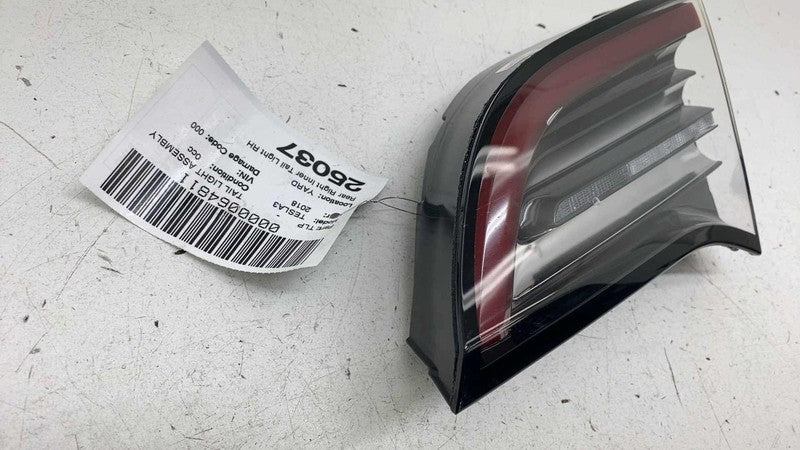 1077402-00-E ⭕ 2017-2023 Model 3 Rear Right Inner Taillight LED Tail Lamp 3-Pin 1077402-00-E