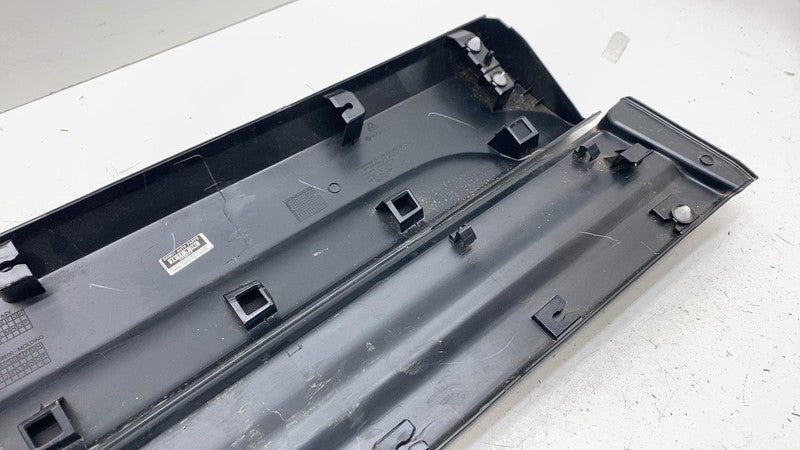 PT00989598 ⭕ 2022-2025 Rivian R1S Front Left Lower Molding Cladding Trim Panel PT00989598