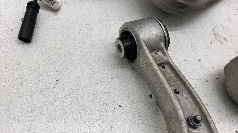 2018-2020 BMW 530e Front Left Spindle Knuckle w/ Upper & Lower Control