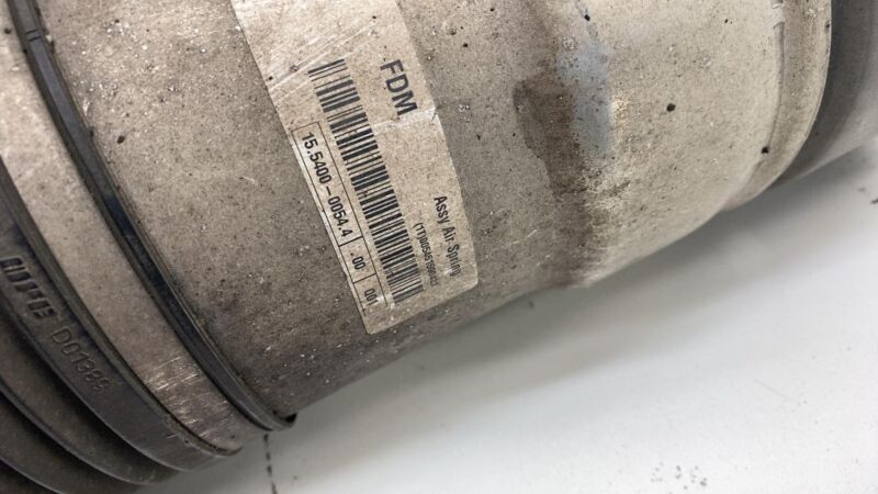 103060800C 2012-2015 Tesla Model S MS Front Right Air Spring Module Shock Absorber Assy AWD