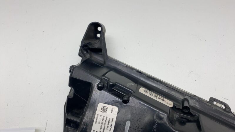 100599600E 12-20 Tesla Model S Front Passenger Fog Light Cornering Lamp Right 1005996-00-E