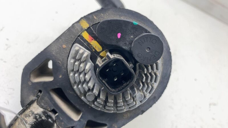 600804700E 2012-2015 Tesla Model S MS Battery Coolant System Auxiliary Water Pump Assembly