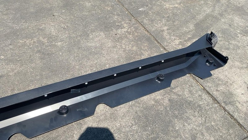 181659700C ⭕ 2024-2025 Cybertruck Left Rocker Panel Skirt Trim Molding Cover 1816597-00-C