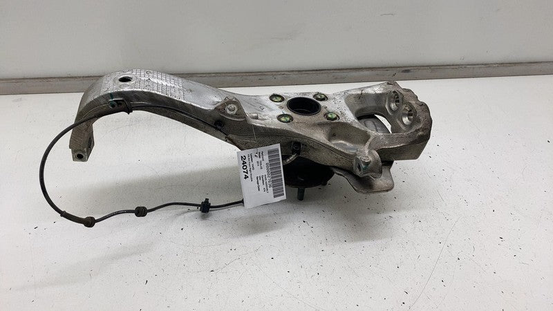 600701800C 12-15 Model S Front Right Spindle Knuckle w/ Wheel Hub & Sensor RWD 6007018-00-C