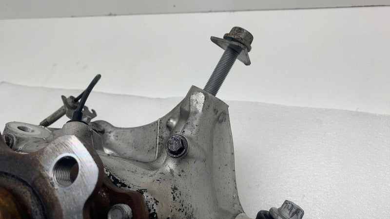 6866337 2017-2023 BMW 530e Rear Left Spindle Knuckle Hub w/ ABS & Connection Bracket RWD