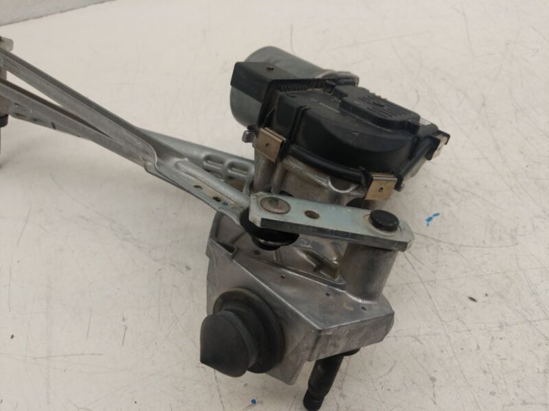 2020-2023 Tesla Model Y Front Windshield Wiper Linkage Motor & Module Assembly