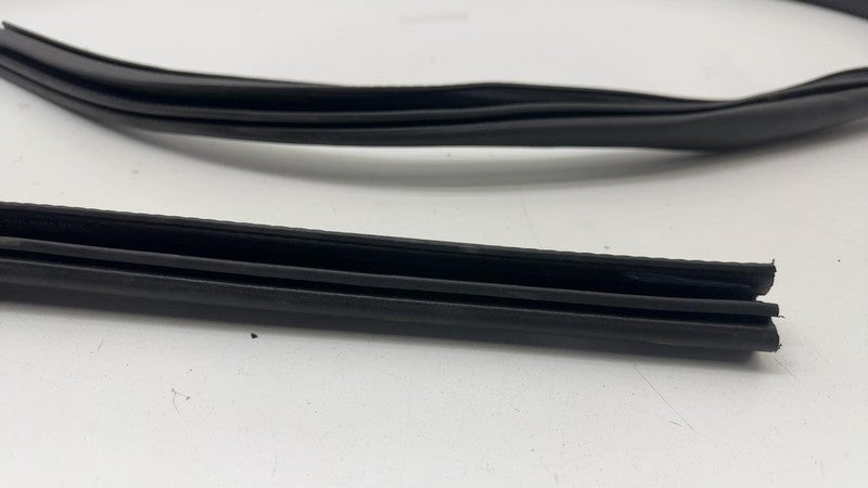 ⭕ 21-24 Mustang Mach-E Rear Passenger Right Door Body Weatherstrip Rubber Seal