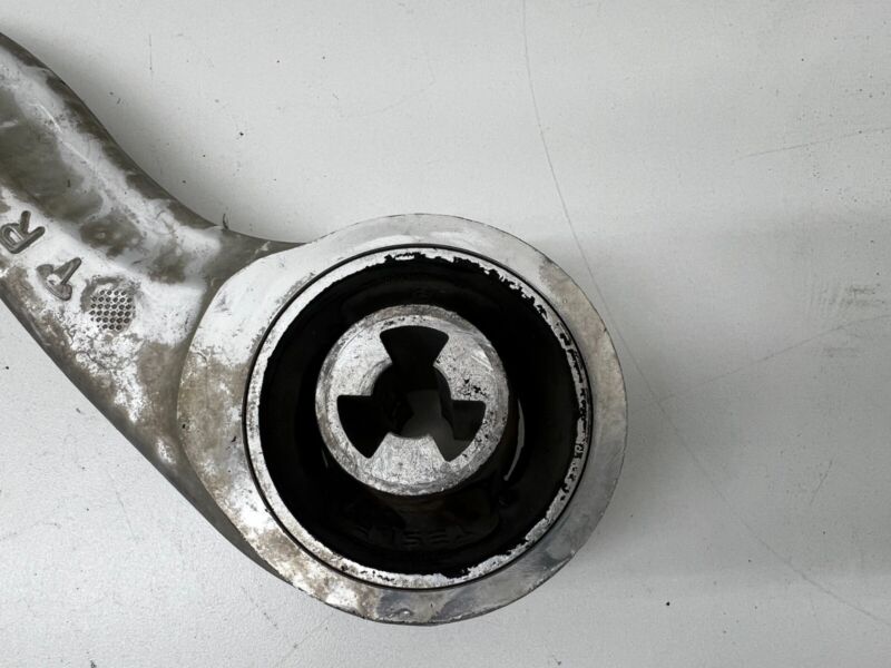 104435600C ⭕ 21-25 Model 3 Front Right Lower Suspension Arm Compliance Link RH 1044356-00-C
