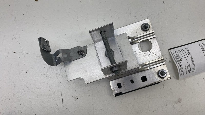 ⭕ 2022 Mercedes-Benz EQS 450+ Front Bumper Shock Absorber Bracket A297