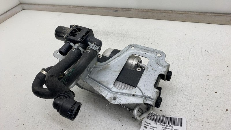 9109858 2018-2020 BMW 530e Engine A/C Coolant Air Conditioning Condenser w/ Drier & Pipe