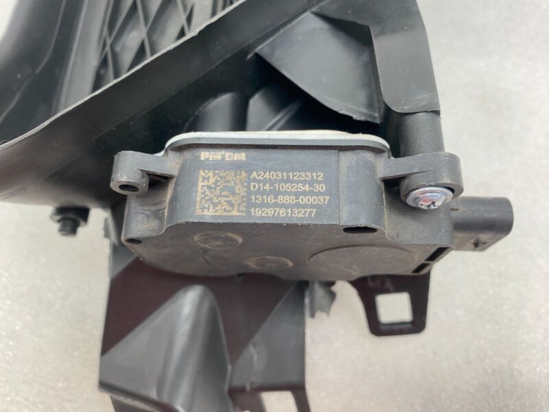 105785100I 2016-2020 Tesla Model S Front Driver Side Bumper Air Shutter Active Louver Left