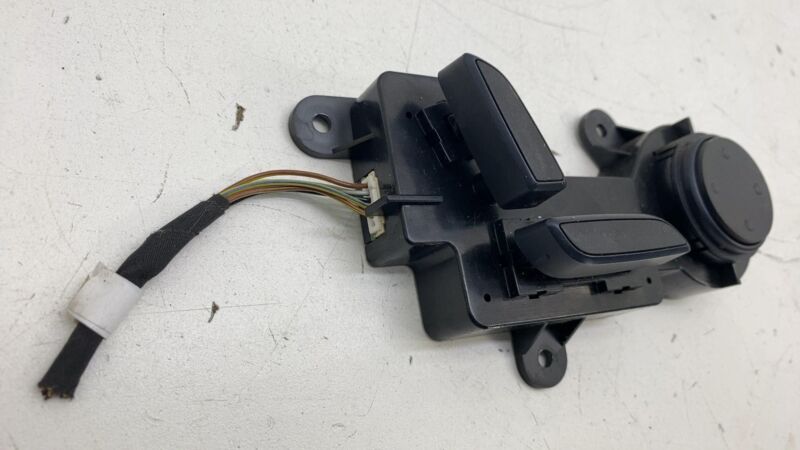 106768900D 2012-2015 Tesla Model S Front 1st Row Passenger Side Seat Control Switch Right