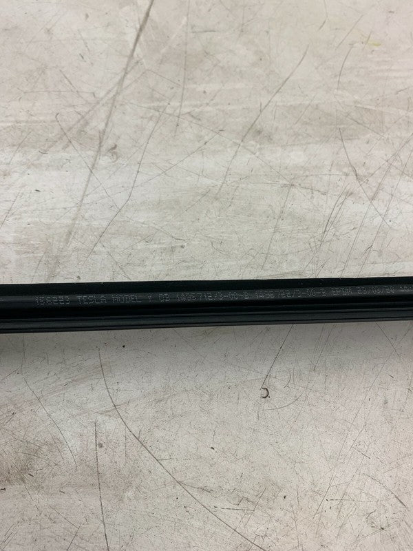 1495712-00-B ⭕ 20-21 Tesla Model Y Rear Passenger Door Window Strip Trim Right 1495712-00-B