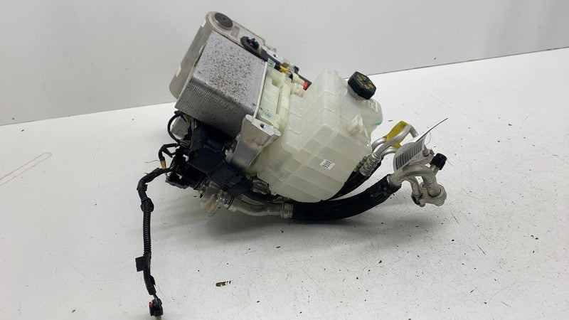 152300200B ⭕ 2021-2026 Tesla Model 3 Supermanifold Refrigerant Chiller w/ Coolant Reservoir