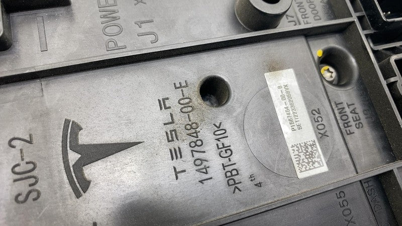 156745400B 2020-2023 Tesla Model 3 Right Low Voltage Controller Electronic Control Module