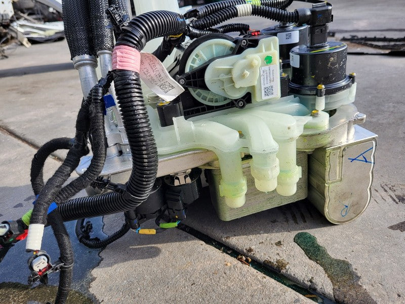 1549902 00 C 20-23 Model 3 Supermanifold Refrigerant Chiller & Coolant Reservoir 1547595-98-E