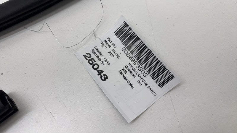 ⭕ 21-24 Mustang Mach-E Front Passenger Right Door Body Weatherstrip Ru