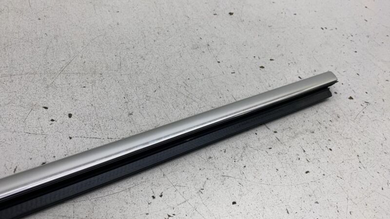 ⭕ 17-20 Maserati Levante Front Driver Side Door Window Outer Belt Molding Left