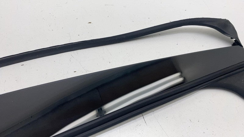 103236400C ⭕ 2016-2020 Tesla Model X Right B-Pillar Applique Glass w/ Seal RH 1032364-00-C