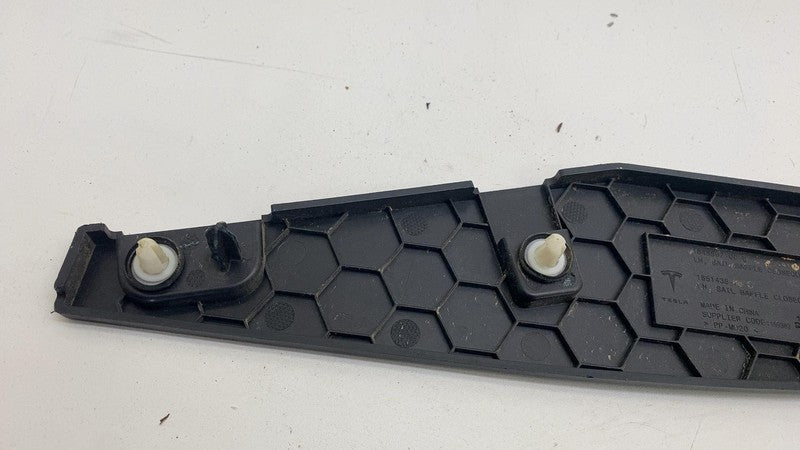 ⭕ 2024 Tesla Cybertruck Rear Left Baffle Closeout Sail Trim Molding 18