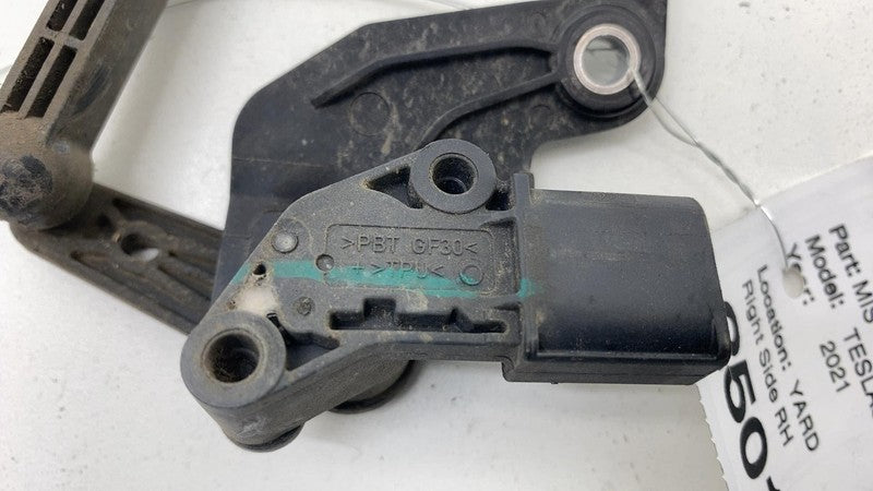 142094500B 2021-2024Tesla Model S X Rear Passenger Right Air Suspension Height Level Sensor