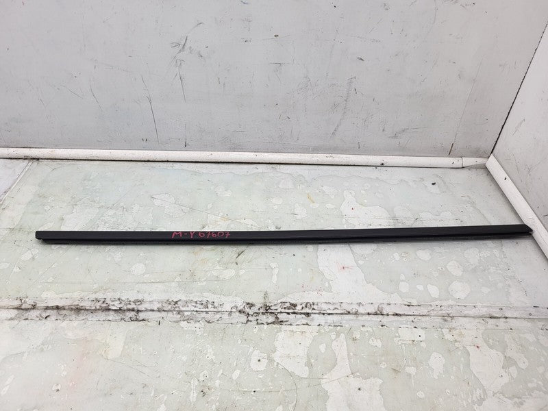 149571200B ⭕ 20-23 Model Y MY Rear Right Door Window Seal Molding Belt Strip 1495712-00-B