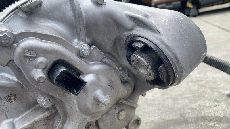 1120980 17 J ⭕ 21-24 Tesla Model 3 Y Engine Motor Rear Drive Unit 1120980-17-J (DAMAGE)