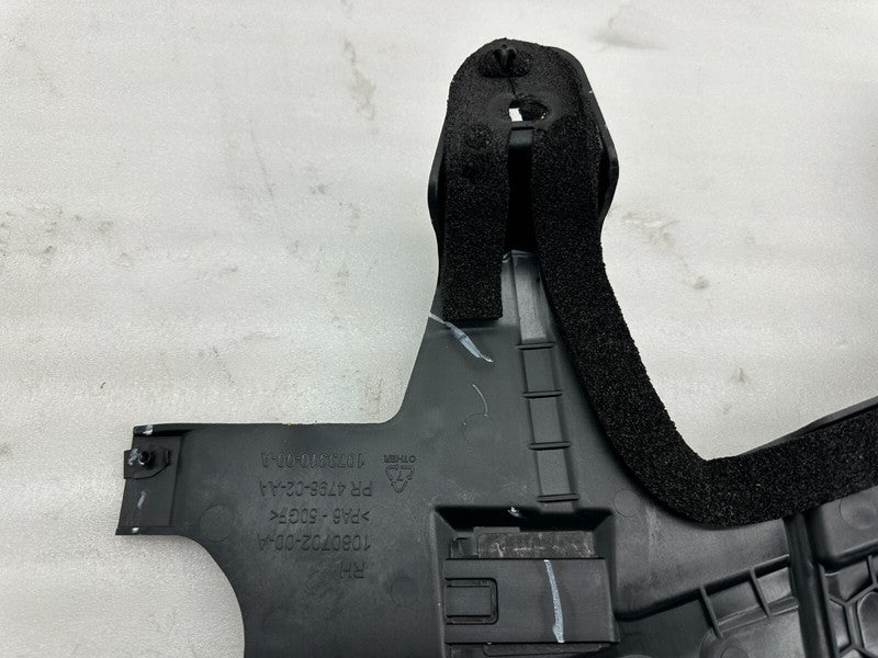 1080702 00 A 16-20 Tesla Model X Passenger Lower Tailgate C-Pillar Mount Bracket 1080702-00-A