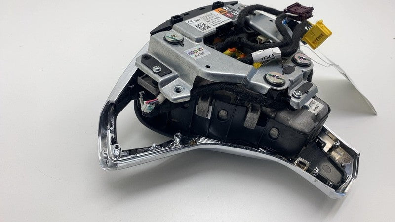 103677801B 2012-2015 Tesla Model S Steering Wheel Airbag Module w/ Retainer Plate Bracket