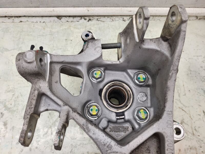 2012-2015 Tesla Model S Rear Passenger Spindle Knuckle w/ Wheel Hub Right RH RWD