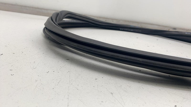 4KE831721 ⭕ 19-23 Audi E-Tron Quattro Front Right Body Weathership Rubber Seal 4KE831721
