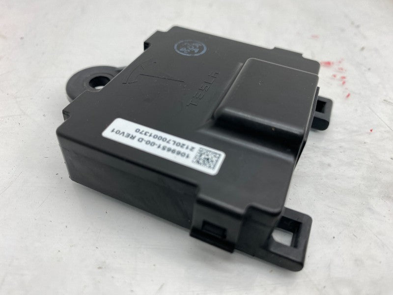 1069651-00-D ⭕ 12-20 Tesla Model S MS Door Handle Controller Unit Control Module 1069651-00-D