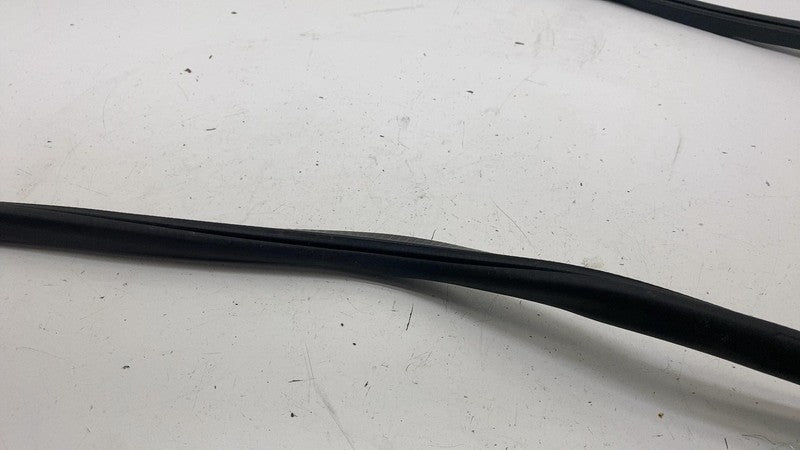 ⭕ 2017-2025 Chrysler Pacifica Front Left Door Body Weatherstrip Rubber