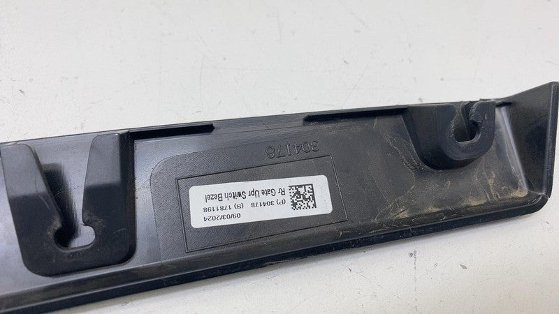 ⭕ 2025 Rivian R1S Rear Gate Upper Switch Bezel w/ License Plate Lamp A