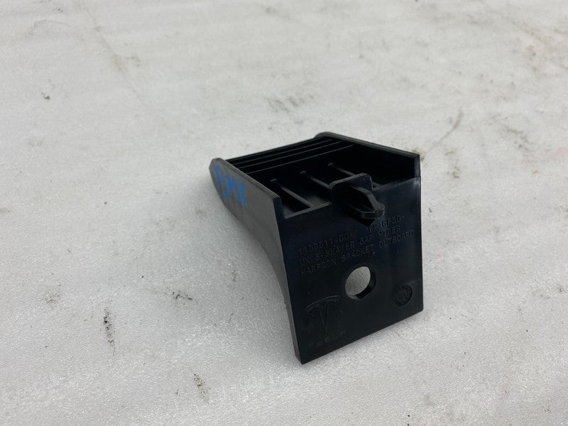 1109511 00 B ⭕ 2016-2020 Tesla Model X MX 5-Seater Gap Hider Harpoon Bracket OEM 1109511-00-B