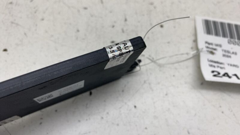 191836800A ⭕ 24-25 Model 3 Bluetooth Low Energy End Point Wheel Liner Module 1918368-00-A