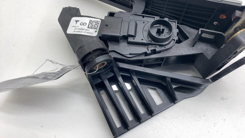 ⭕ 2024-2025 Tesla Cybertruck Front Gas Accelerator Pedal w/ Bracket 12