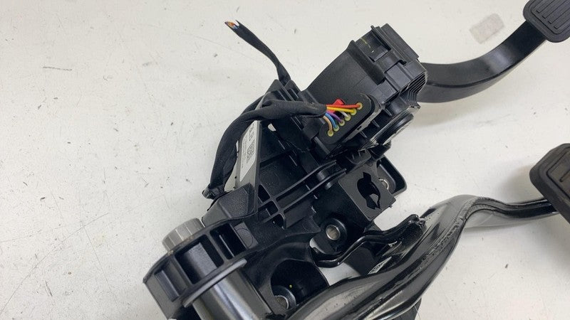 ⭕ 2017-2025 Model 3 Accelerator and Brake Foot Pedal w/ Switch Base 10