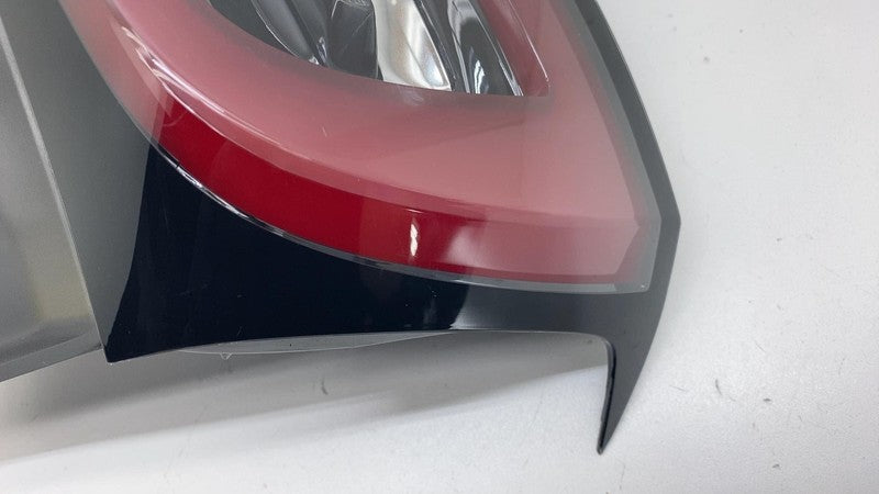 1077397 2017-2023 Tesla Model 3 Rear Driver Side Exterior Taillight Outer Tail Lamp Left
