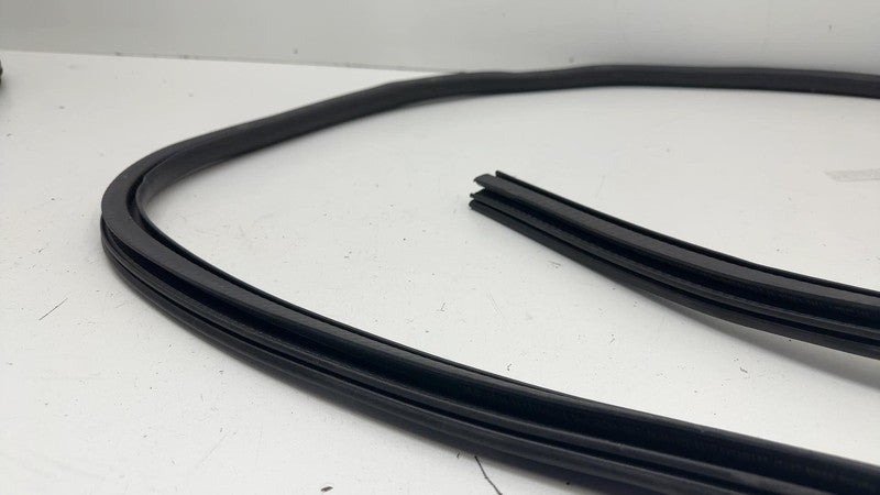 ⭕ 21-24 Mustang Mach-E Rear Passenger Right Door Body Weatherstrip Rubber Seal