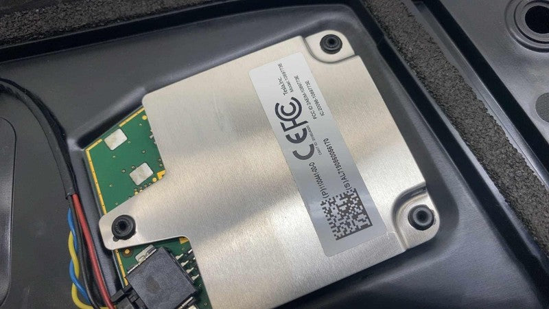 110044100D ⭕17-23 Model 3 Right B-Pillar Applique Glass Trim Molding w/ Camera 1100441-00-D