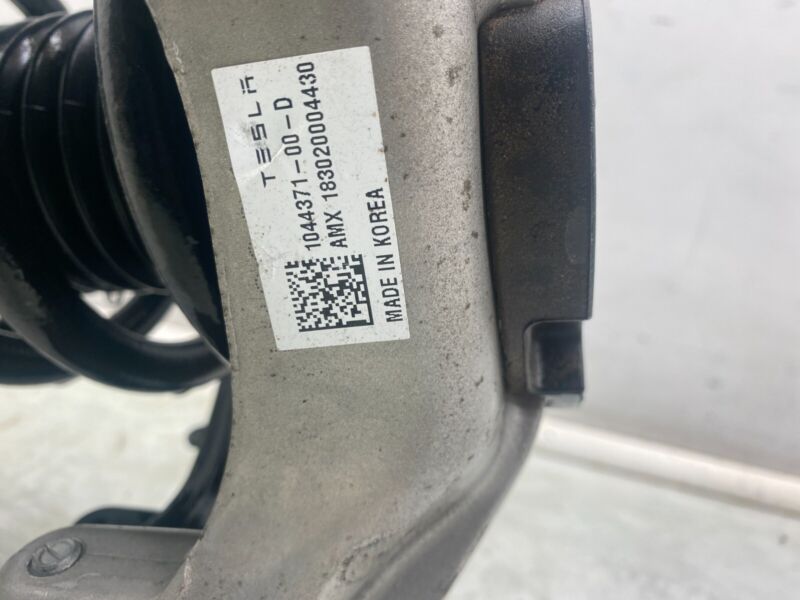 104409000A 17-20 Model 3 Left Shock Absorber w/ Control Arm Mid-Range Btry RWD 1044090-00-A